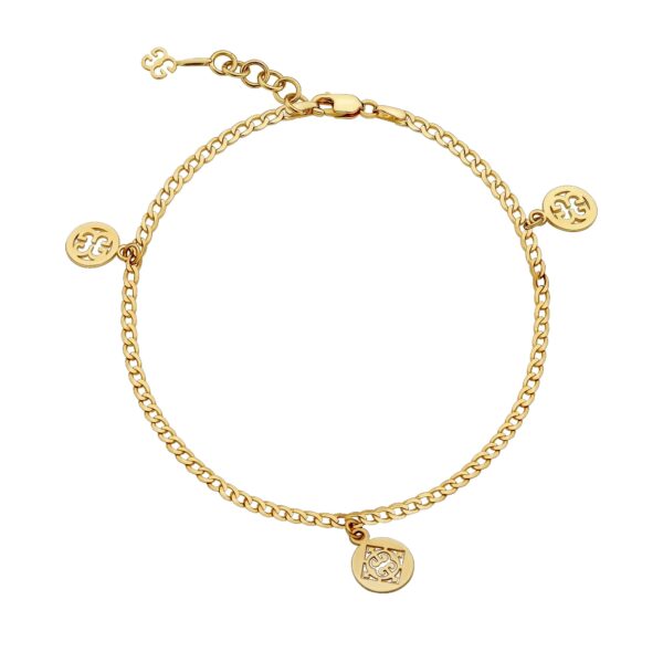 Złota bransoletka na nogę z trzema wisiorkami.