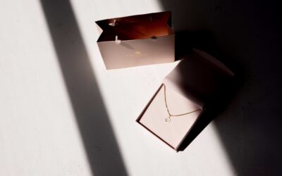 Jak kupić złotą biżuterię na prezent, aby trafić w gust obdarowanej osoby?