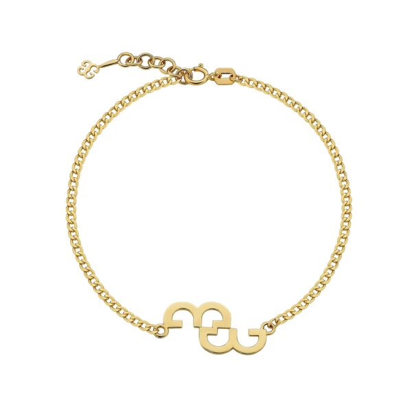 Złota bransoletka z elementem ozdobnym w kształcie odwróconych do siebie liter BB i przesuniętych względem siebie.
