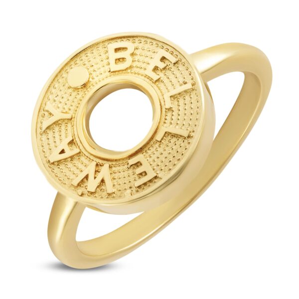Pierścionek złoty z napisem logo Belleway w części ozdobnej