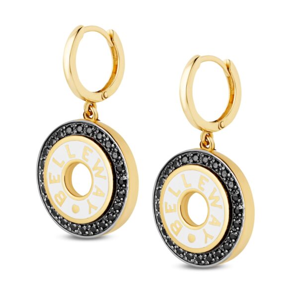 Złote kolczyki wiszące z okrągłą częścią ozdobną ,z czarnymi kamieniami i białą emalią po środku