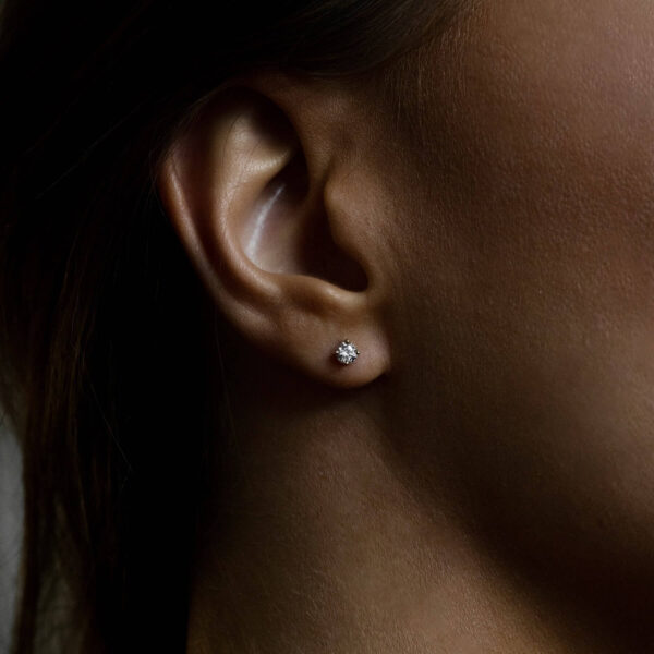 Kolczyki złote Diamond Essence z diamentami o łącznej masie 0,30 CT